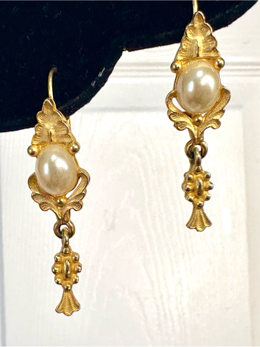 Vintage Venue Gold Tone Art Deco Renaissance Cabochon Drop Earrings